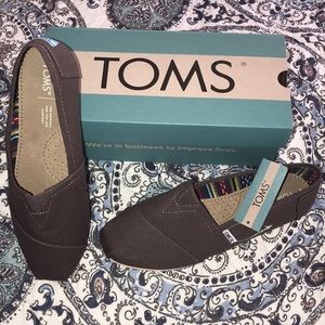 NWT Toms! Women’s Size 8 🤎